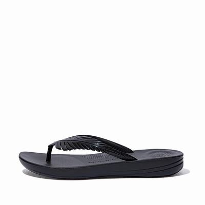 Fitflop Women's IQUSHION Feather Flip Flops - Black, FJ9372450